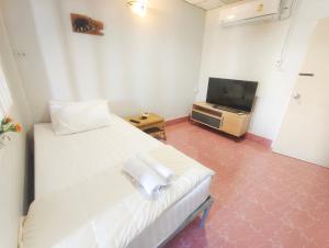 whole house for 5 guests 3 beds