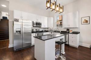 Derby & Bourbon Trail Homebase W Private Backyard