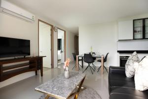 2 Bedrooms near Freedom beach