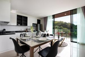 2 Bedrooms near Freedom beach