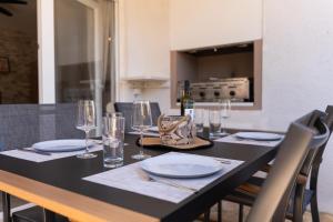 Laurentina - Modern Apartment with Large Terrace near Beach-quiet and comfortable