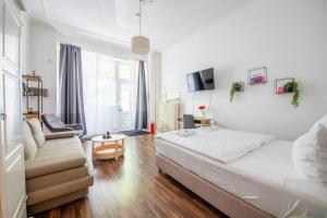 DROY by ROCKCHAIR Apartments l SUPERHOST Status l 2 Bedroom Boxspringbeds next to Center "Kurfürstendamm" - Cozy Family & Business Flair welcomes you!
