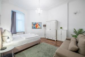 DROY by ROCKCHAIR Apartments l SUPERHOST Status l 2 Bedroom Boxspringbeds next to Center "Kurfürstendamm" - Cozy Family & Business Flair welcomes you!