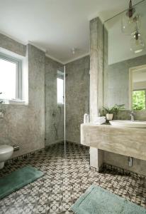 Stylish 6BHK Villa w Pvt Pool and Garden