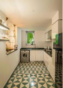 Stylish 6BHK Villa w Pvt Pool and Garden