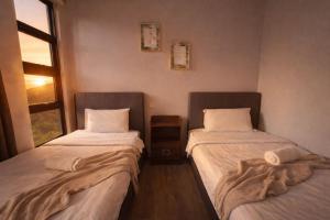 Premium Seaview Mountain city view Suites Best Location