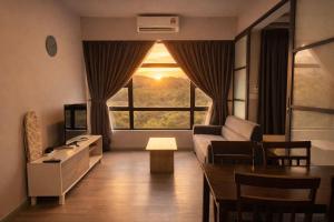Premium Seaview Mountain city view Suites Best Location