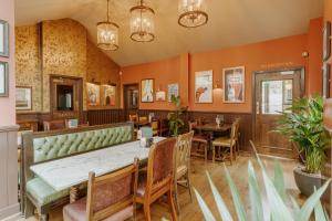 The Crown & Greyhound by Innkeepers Collection