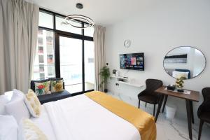 Central Stay Studio Apartment near Cleveland and Abu Dhabi Mall