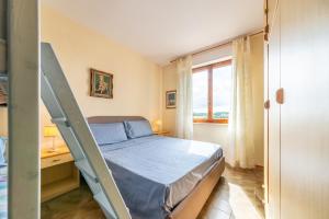 Pineta Blu Coastal Apartment with Sea View