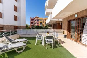 Sunlit Terrace Apartment Pool & Garden & Terrace