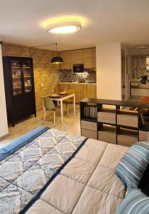 Modern ocean view studio in central area