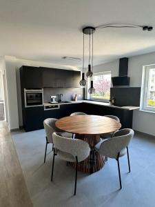 Teratop-Living, großzügige 3-Zimmer Wohnung, Zentrale Lage, Arbeitsplatz, Geschäftsreisen, kurze und lange Aufenthalte