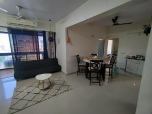 A cosy 2 BHK near VaishnoDevi Circle