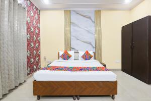 FabHotel Sager Inn
