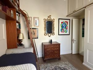 Chelsea, The Little Boltons