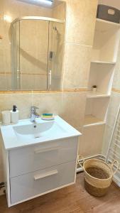 Le Repaire - Hyper centre, 3 ch, balcon et parking