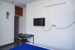 Cozy 1Rk 2km From Hosa Road Metro with lift 407