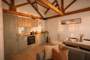 Stylish Seaview Apartments - Modern Retreat