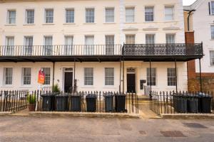 Stylish Seaview Apartments - Modern Retreat