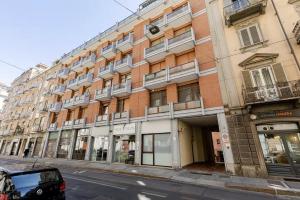 Modern home in the heart of Turin by RD Domus