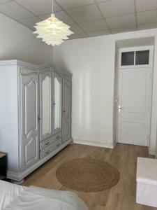 Beautiful spacious air conditioned apartment - center
