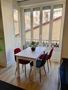 Beautiful spacious air conditioned apartment - center
