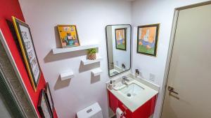 Designer Studio w Rooftop Pool and Views