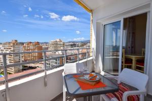 Ref 286 Apartamento en primera línea de playa con vistas al mar piscina y preciosa terraza soleada