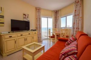 Ref 286 Apartamento en primera línea de playa con vistas al mar piscina y preciosa terraza soleada