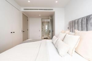 Modern Kings Cross 2BR, Steps to Coal Drops Yard, 10 min walk to Train Station