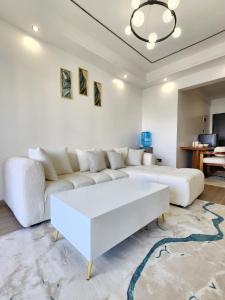 spacious one bedroom apartments with breathtaking city views ,swimming pool ,well equipped gym ,child playground and ample parking space