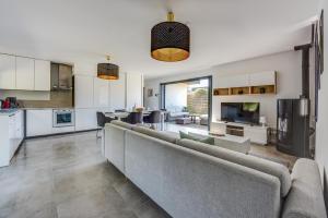 Villa contemporaine avec spa, océan & forêt à pied