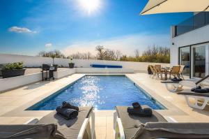 Villa Mia with private heated pool and sauna