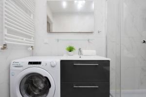 Elegant Studio Next To Westfield Arkadia In Warsaw By Noclegi Renters