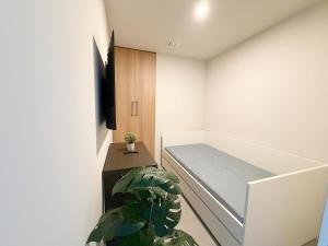 Downtown Miami Condo w Den in 501 First