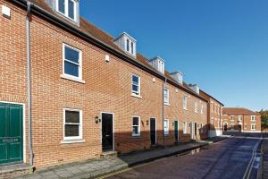 Spacious City Centre Townhouse - sleeps 8!