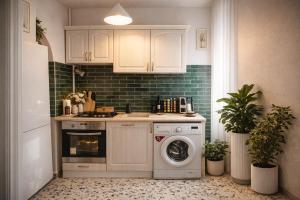 The Sunflower Retreat - Bright & Stylish 1BR Stay
