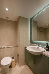 Luxury 3BR with Scenic Marina Panorama