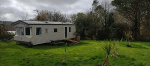 GLAMPING UNITS Choose Tiny House or the Cosy Static