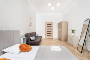 Kołłątaja - 2 Bedroom Old Town Apartment - by Upstairs