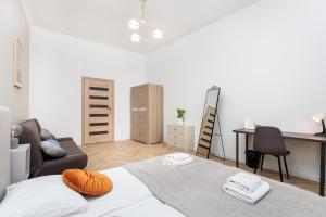 Kołłątaja - 2 Bedroom Old Town Apartment - by Upstairs