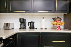 Dreamy Bright 3BR Plateau Loft with AC