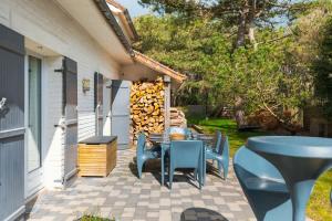 Villa for 8 hot tub garden near beach & centre