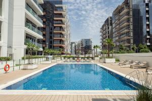 Airstay - Large Balcony - Studio - Azizi 59 - Monthly Offer Available!