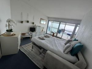 Studio lumineux avec balcon vue mer exceptionnelle