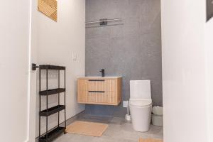 Brooklyn 2BR Unit with 2 Baths, Workspace & Laundry