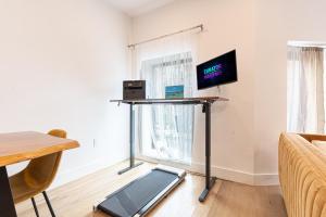 Brooklyn 2BR Unit with 2 Baths, Workspace & Laundry