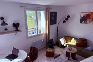 Apartment with terrace and vineyard views