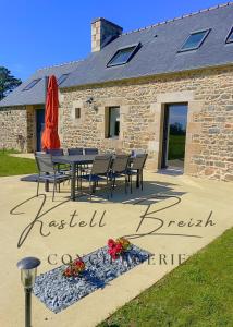 LE MARQUES Maison bretonne en pierre avec jardin de 2200m2, 18km des plages